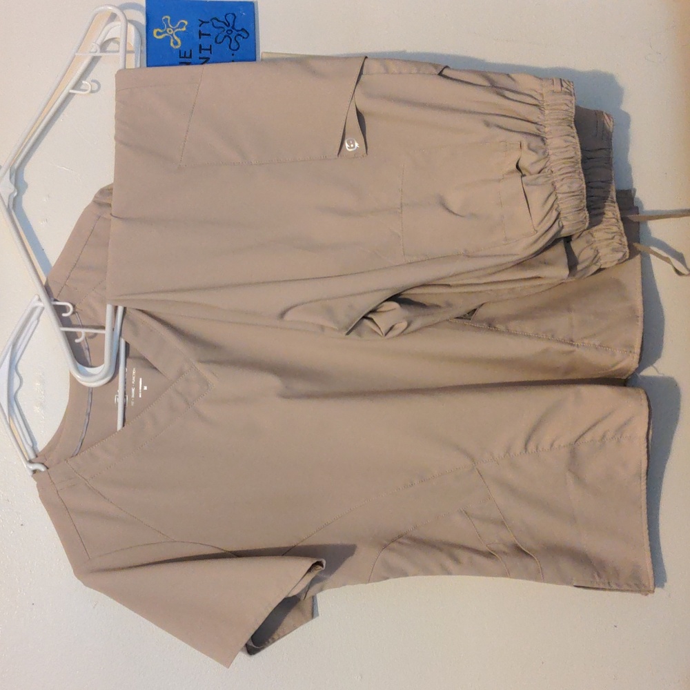 Wonderwink scrubs set